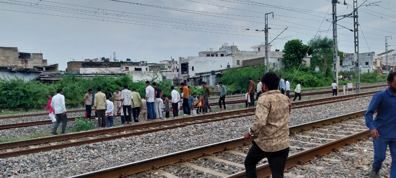 ट्रेन की चपेट में आने से महिला की मौत ट्रेन की चपेट में आने से महिला की मौत