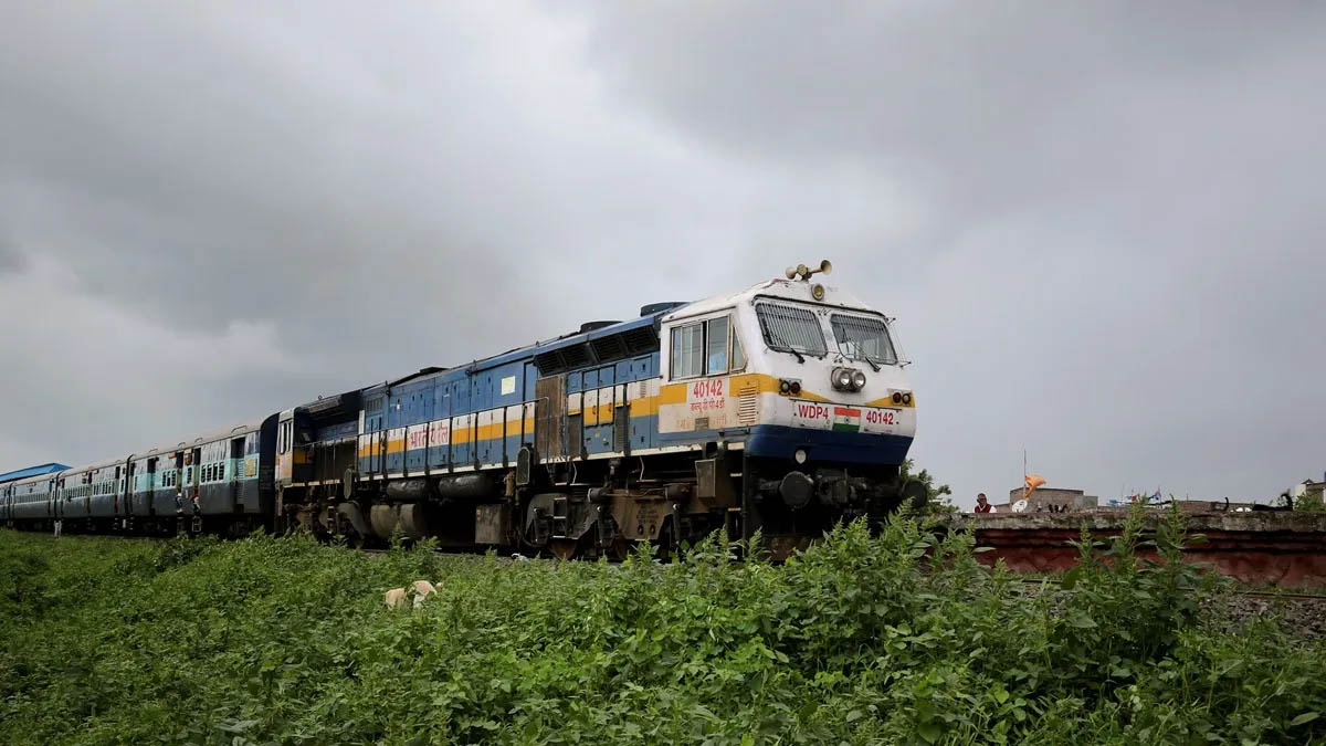 भारी बारिश के चलते रेलवे ने जम्मू में 30 सितंबर तक 68 ट्रेनें रद्द कीं, 24 फिर से चलेंगी भारी बारिश के चलते रेलवे ने जम्मू में 30 सितंबर तक 68 ट्रेनें रद्द कीं, 24 फिर से चलेंगी