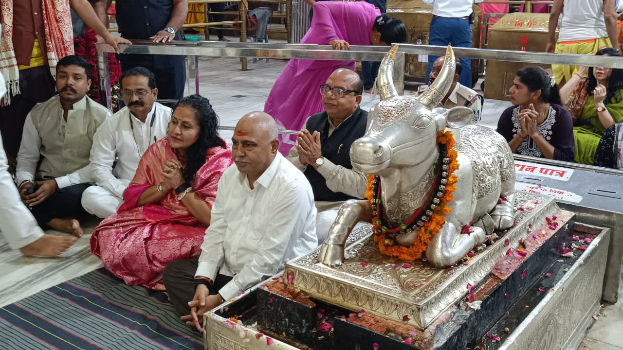 भाजपा प्रदेश अध्यक्ष हेमंत खण्डलेवाल ने भगवान महाकालेश्वर के दर्शन किये भाजपा प्रदेश अध्यक्ष हेमंत खण्डलेवाल ने भगवान महाकालेश्वर के दर्शन किये
