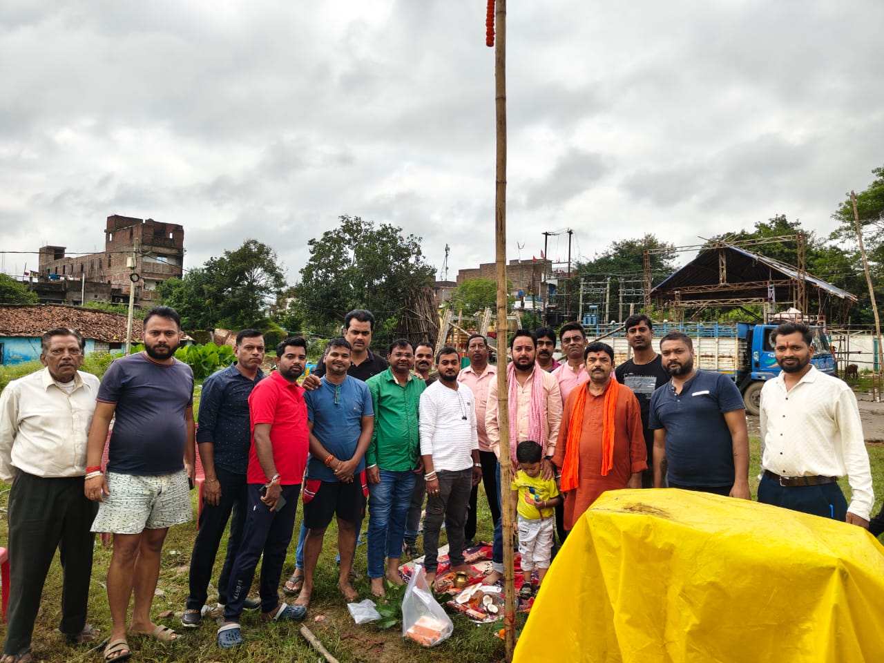 खूंटा पूजा अनुष्ठान में शामिल समिति के अध्यक्ष समेत अन्य खूंटा पूजा अनुष्ठान में शामिल समिति के अध्यक्ष समेत अन्य