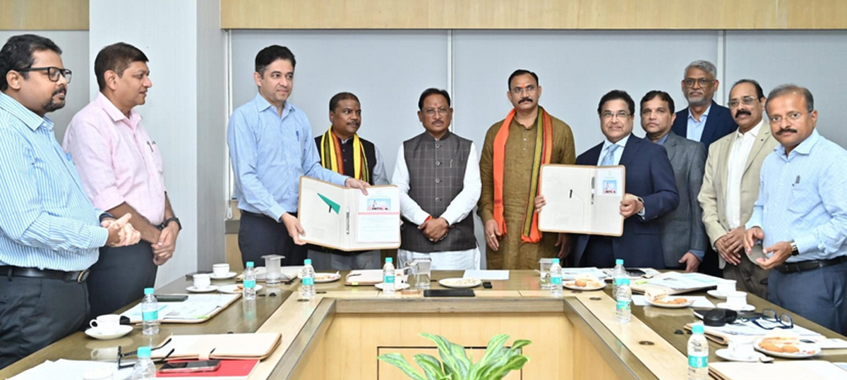 एमओयू पर हस्ताक्षर में उपस्थित मुख्यमंत्री विष्णुदेव साय एमओयू पर हस्ताक्षर में उपस्थित मुख्यमंत्री विष्णुदेव साय