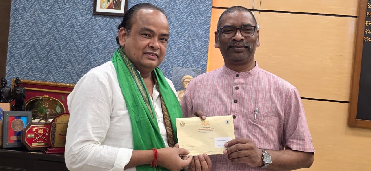 सीएम को न्यौता देते मंत्री इरफान अंसारी सीएम को न्यौता देते मंत्री इरफान अंसारी