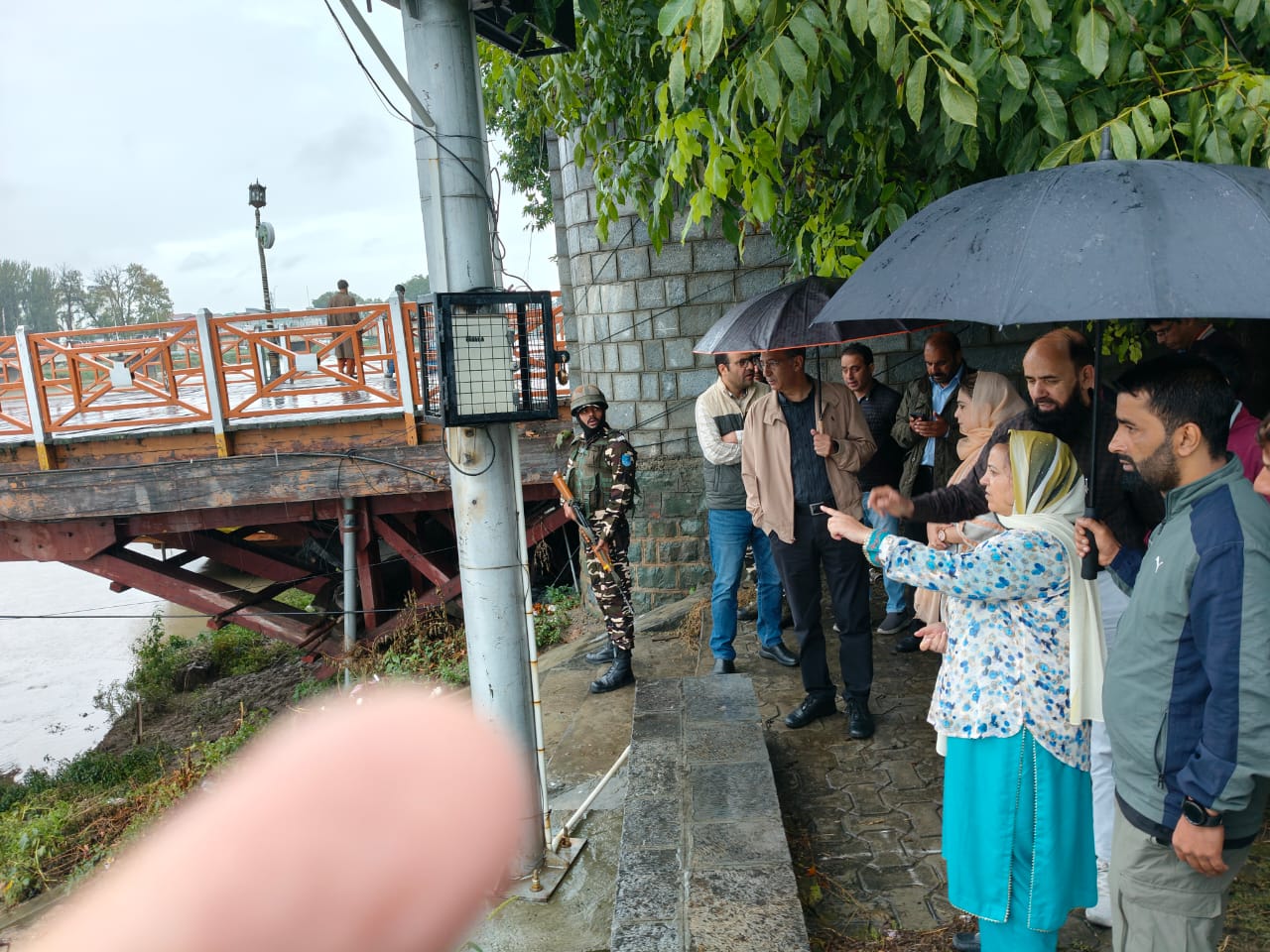 स्वास्थ्य मंत्रीए मुख्यमंत्री के सलाहकार ने सिंचाई एवं बाढ़ नियंत्रण कक्ष रामबाग का किया दौराए बाढ़ की मौजूदा स्थिति की समीक्षा की स्वास्थ्य मंत्रीए मुख्यमंत्री के सलाहकार ने सिंचाई एवं बाढ़ नियंत्रण कक्ष रामबाग का किया दौराए बाढ़ की मौजूदा स्थिति की समीक्षा की