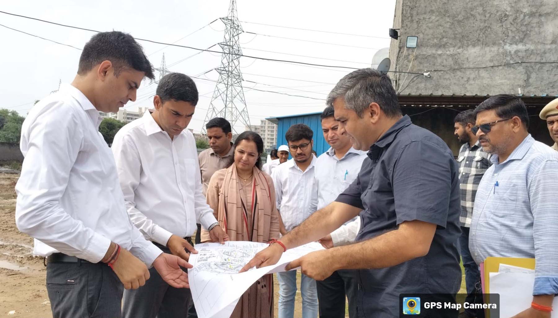 गुरुग्राम के वजीराबाद में स्पोर्ट्स कॉम्पलेक्स के निर्माण की जानकारी लेते निगमायुक्त प्रदीप कुमार। गुरुग्राम के वजीराबाद में स्पोर्ट्स कॉम्पलेक्स के निर्माण की जानकारी लेते निगमायुक्त प्रदीप कुमार।