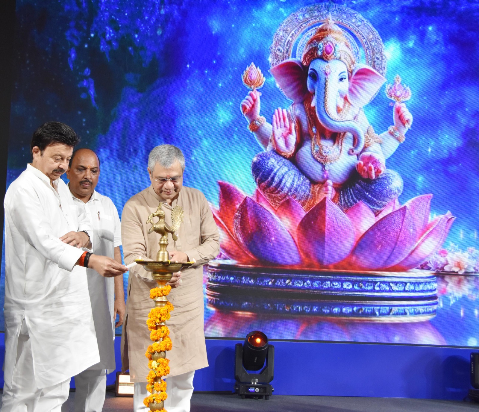 फोटो : आईएमटी सोहना में एटीएल बैटरी टेक्नोलॉजी (इंडिया) प्राइवेट लिमिटेड के इस मेगा प्रोजेक्ट शुभारंभ करते केंद्रीय रेल मंत्री अश्विनी वैष्णव व कैबिनेट मंत्री राव नरबीर सिंह फोटो : आईएमटी सोहना में एटीएल बैटरी टेक्नोलॉजी (इंडिया) प्राइवेट लिमिटेड के इस मेगा प्रोजेक्ट शुभारंभ करते केंद्रीय रेल मंत्री अश्विनी वैष्णव व कैबिनेट मंत्री राव नरबीर सिंह