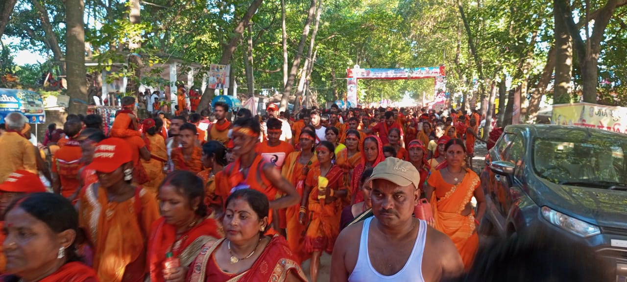 देवापुर से निकले डाक बम देवापुर से निकले डाक बम