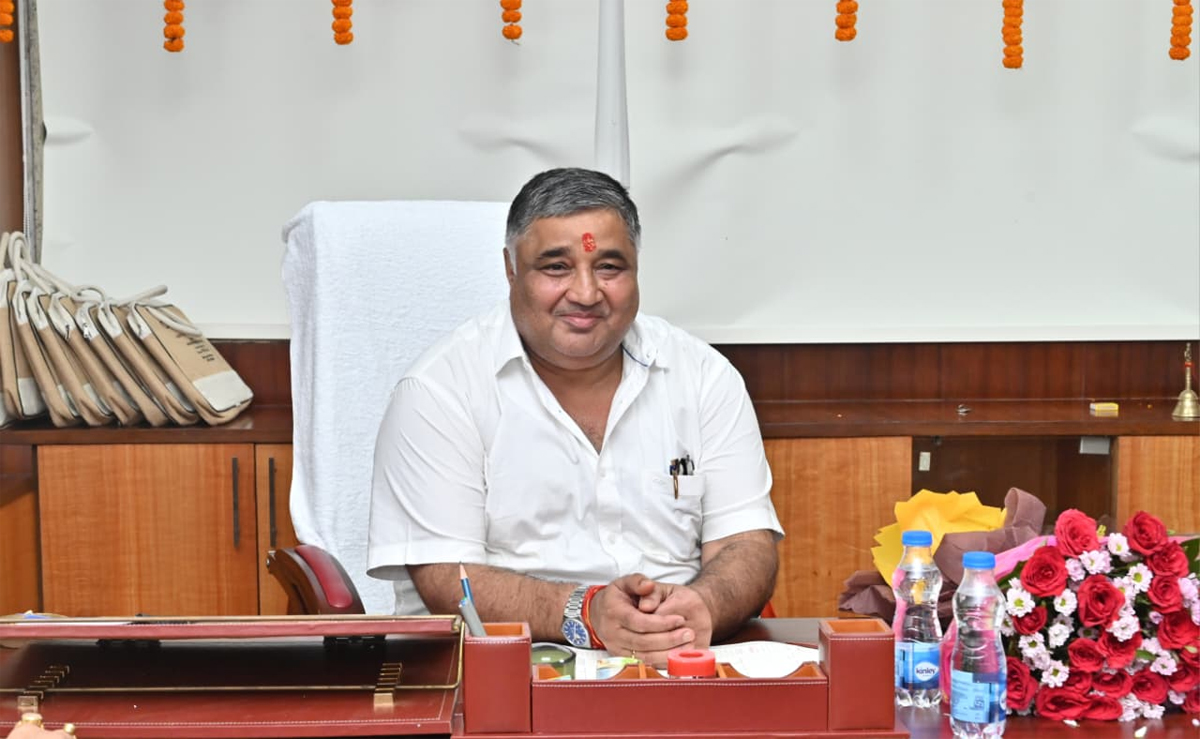पर्यटन एवं संस्कृति मंत्री राजेश अग्रवाल मंत्रालय में कामकाज संभालते पर्यटन एवं संस्कृति मंत्री राजेश अग्रवाल मंत्रालय में कामकाज संभालते