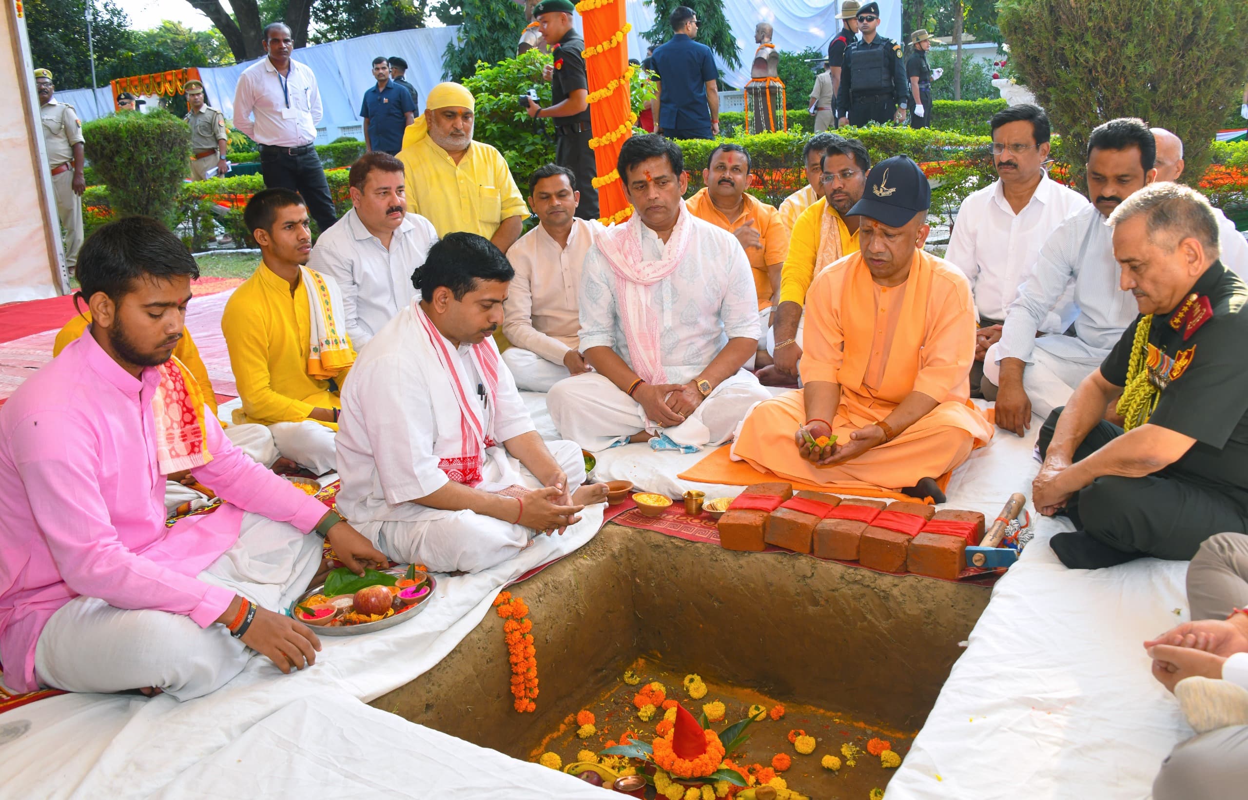 सीएम योगी ने गोरखपुर में किया गोरखा युद्ध स्मारक के सौंदर्यीकरण कार्य और संग्रहालय निर्माण का शिलान्यास* सीएम योगी ने गोरखपुर में किया गोरखा युद्ध स्मारक के सौंदर्यीकरण कार्य और संग्रहालय निर्माण का शिलान्यास*