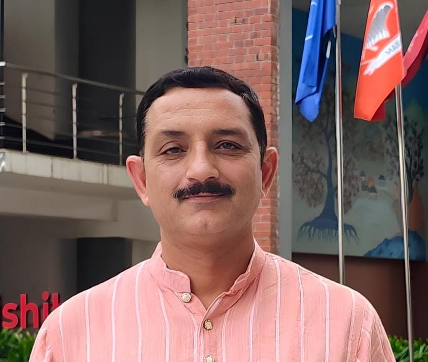 प्रयागराज के आर्य कन्या डिग्री कॉलेज के अर्थशास्त्र विभाग के विभागाध्यक्ष का छाया चित्र