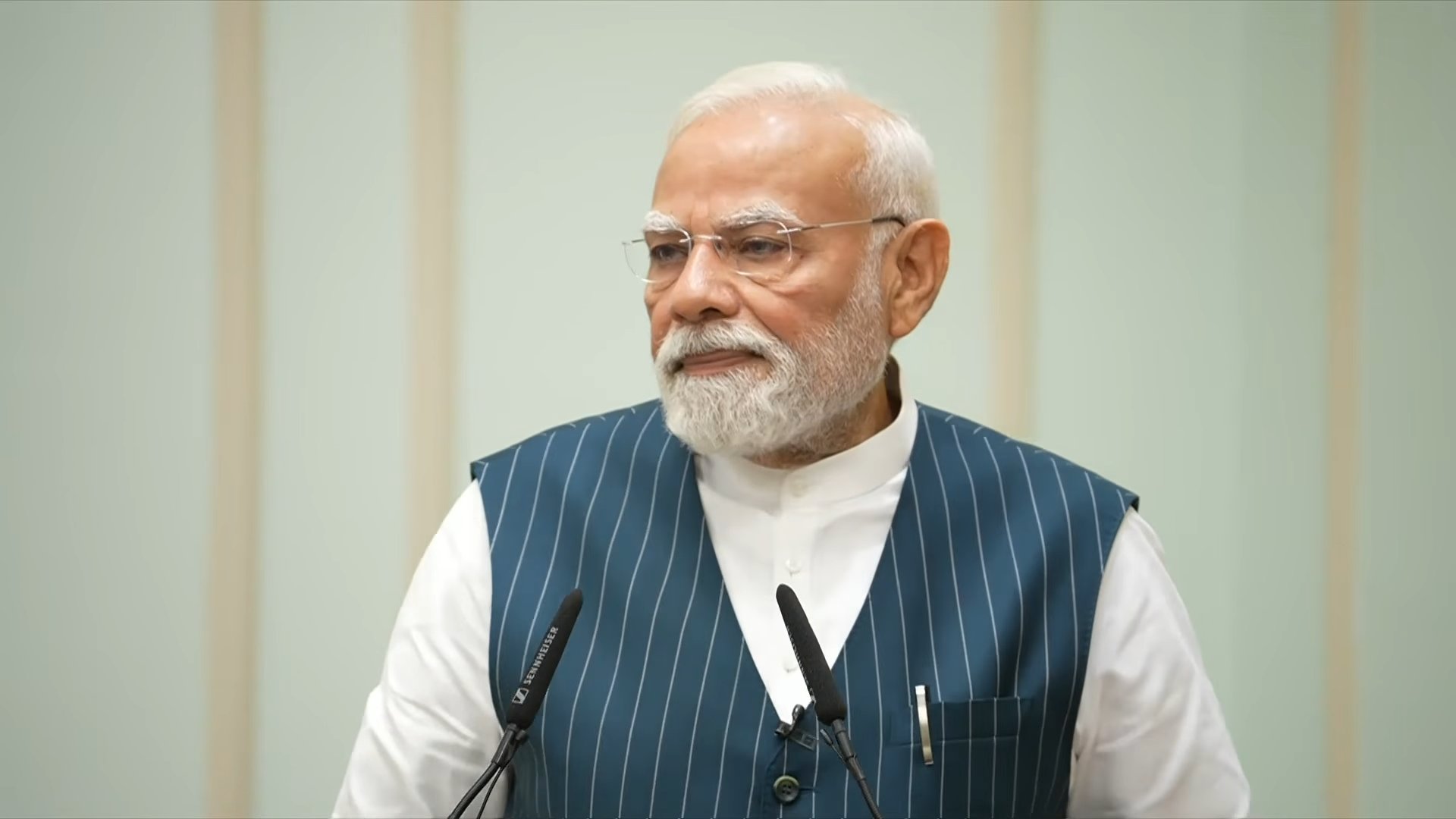 शिक्षकों से अपने आवास पर संवाद करते प्रधानमंत्री शिक्षकों से अपने आवास पर संवाद करते प्रधानमंत्री