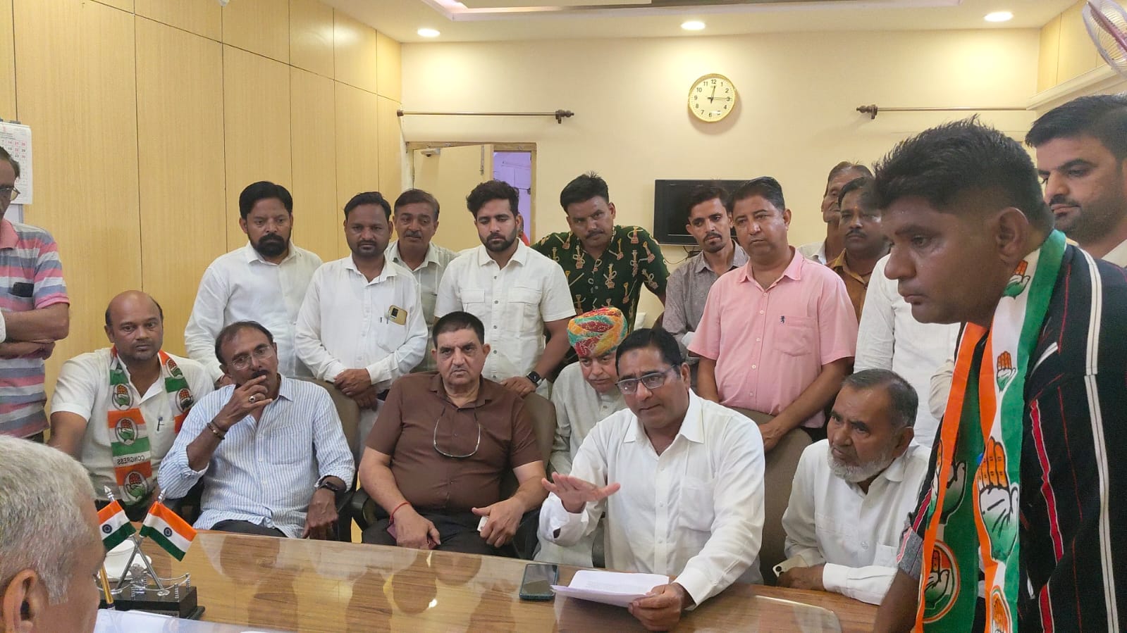 बीकानेर में जन समस्याओं का अंबार, मांगाें काे लेकर डीसी के नाम जापन दिया कांग्रेस ने बीकानेर में जन समस्याओं का अंबार, मांगाें काे लेकर डीसी के नाम जापन दिया कांग्रेस ने