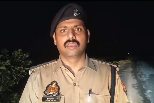 प्रयागराज के घूरपुर थाने दर्ज हुए दुष्कर्म के मामले की जानकारी देते हुए सहायक पुलिस आयुक्त कौंधियारा विवेक यादव की फोटो प्रयागराज के घूरपुर थाने दर्ज हुए दुष्कर्म के मामले की जानकारी देते हुए सहायक पुलिस आयुक्त कौंधियारा विवेक यादव की फोटो