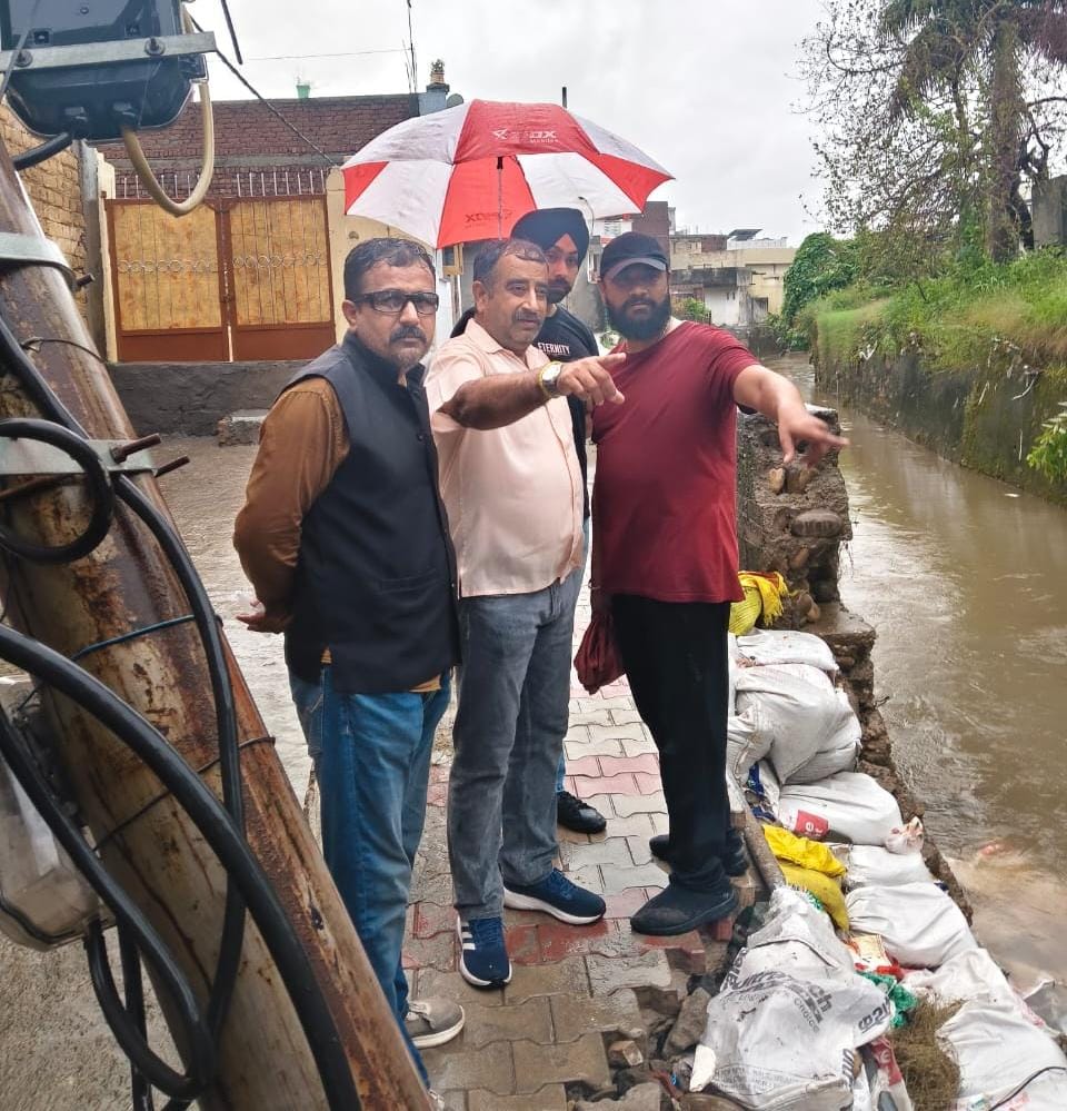 बाढ़ प्रभावित इलाकों में नेशनल कांफ्रेंस का मास कांटैक्ट प्रोग्राम शुरू