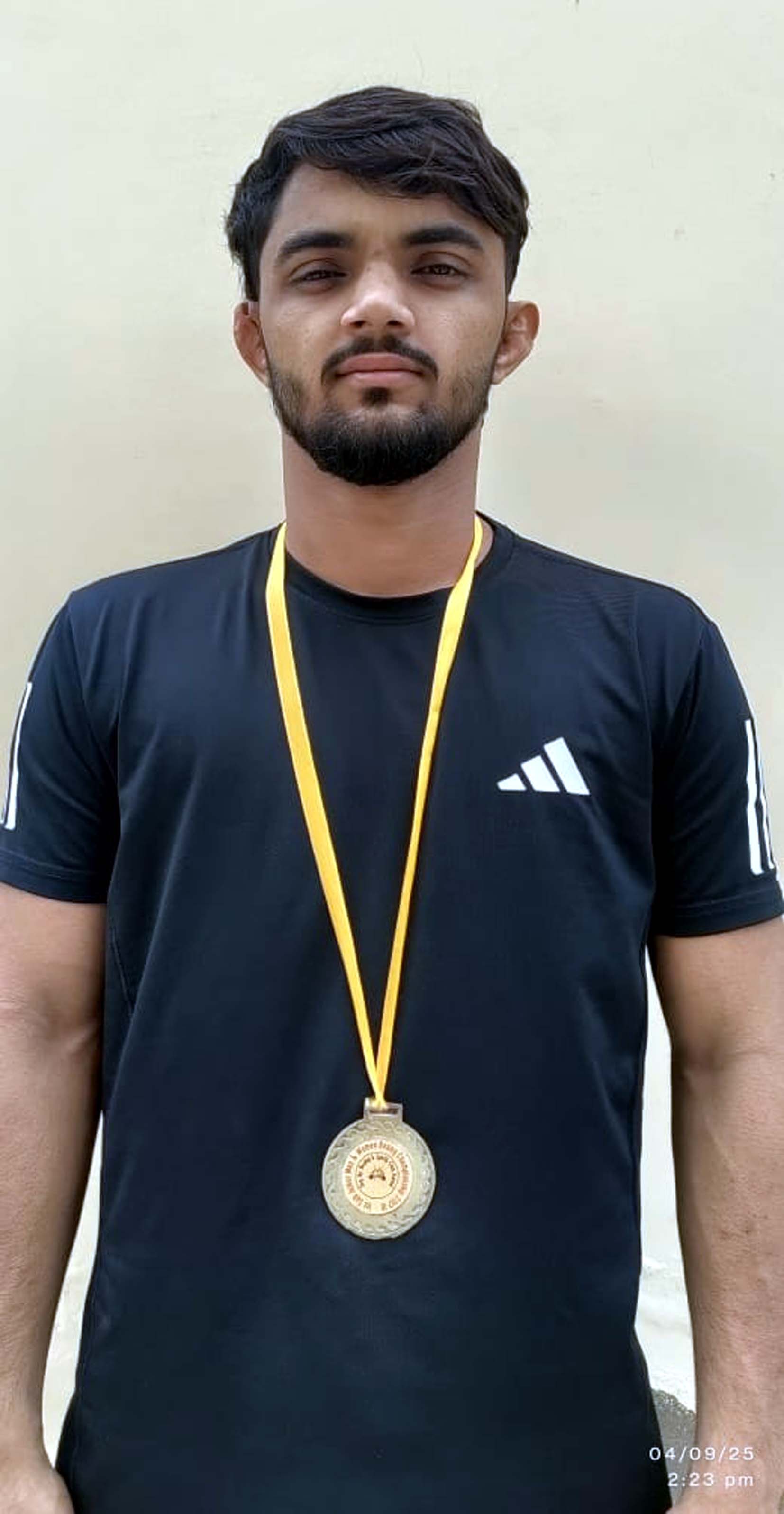 गोल्ड मेडल जीतने वाला छात्र हर्ष श्योराण। गोल्ड मेडल जीतने वाला छात्र हर्ष श्योराण।