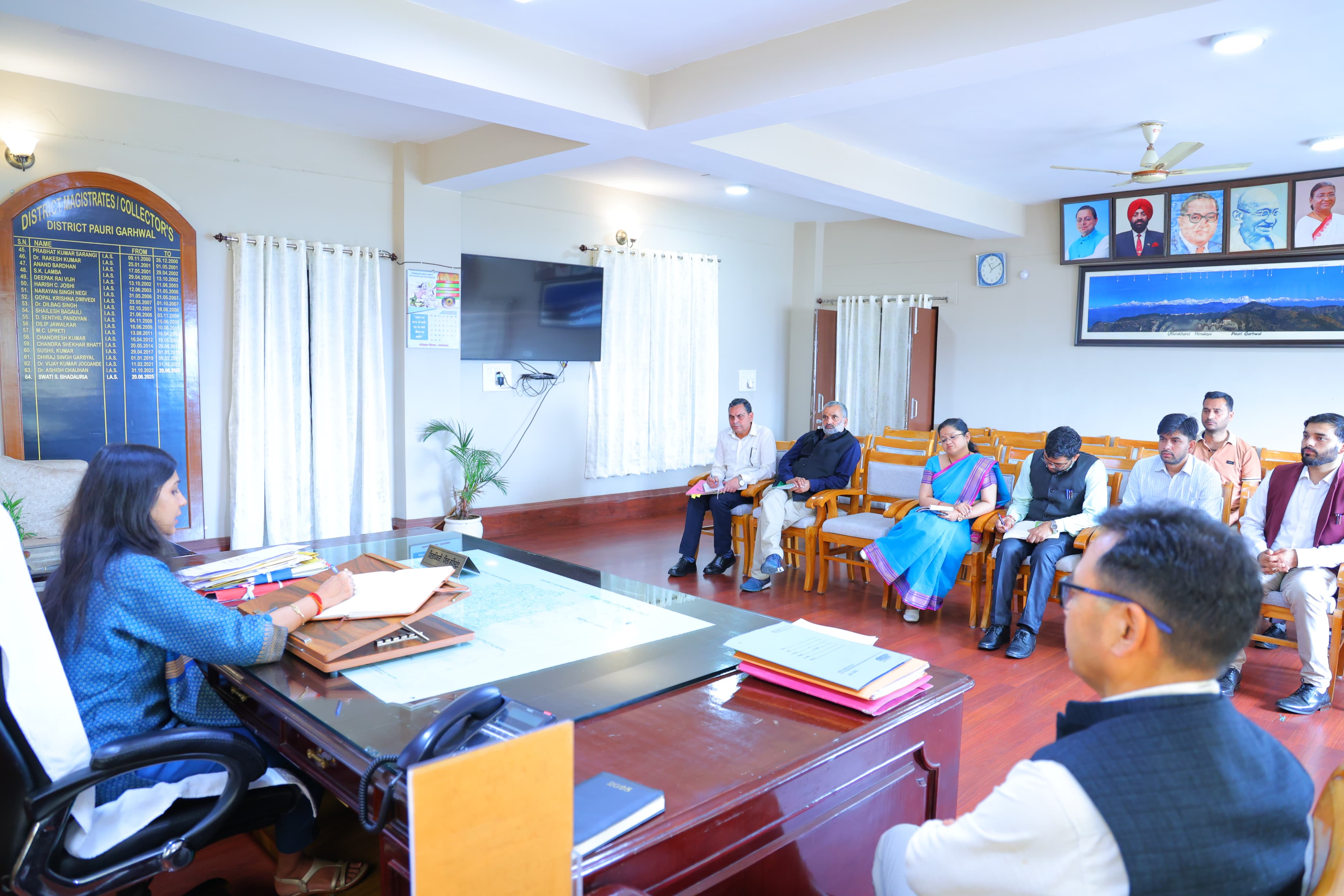 कोचिंग संबंधित शिक्षण संस्थानों की प्रतिनिधियों के साथ बैठक लेती डीएम कोचिंग संबंधित शिक्षण संस्थानों की प्रतिनिधियों के साथ बैठक लेती डीएम