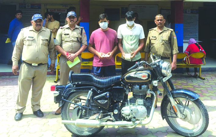 पुलिस गिरफ्त में आरोपित