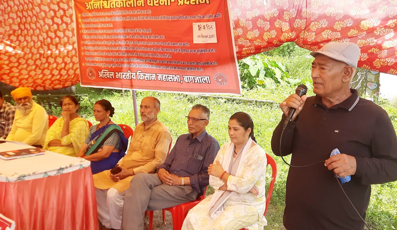 गरीब विरोधी भाजपा सरकार से गरीबों-भूमिहीनों को अपना हक लड़कर लेना होगा : आनन्द सिंह सिजवाली गरीब विरोधी भाजपा सरकार से गरीबों-भूमिहीनों को अपना हक लड़कर लेना होगा : आनन्द सिंह सिजवाली