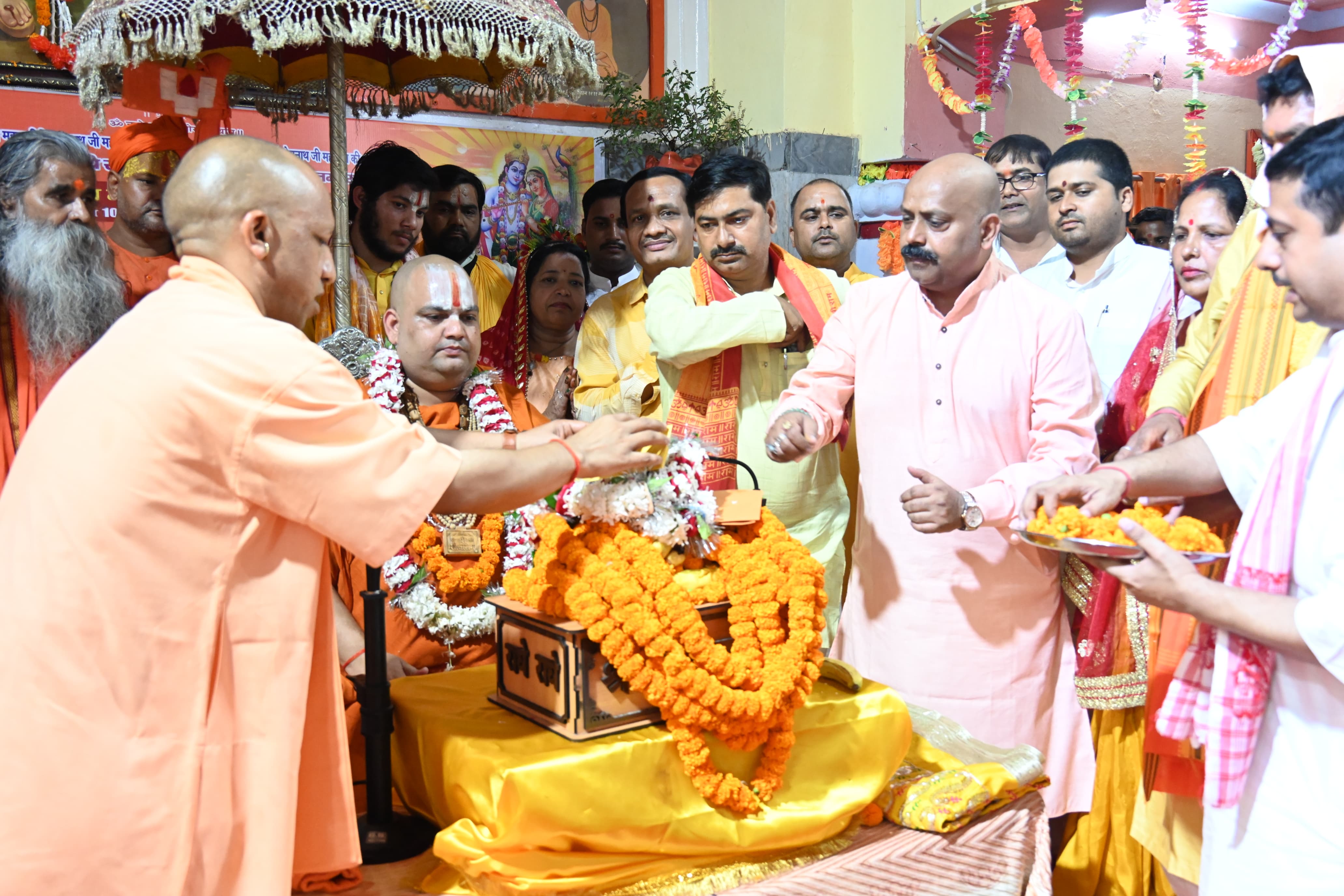*युगपुरुष ब्रह्मलीन महंत दिग्विजयनाथ जी महाराज व राष्ट्रसंत ब्रह्मलीन महंत अवेद्यनाथ जी महाराज की पुण्य स्मृति के उपलक्ष्य में श्रीमद्भागवत कथा का शुभारंभ*