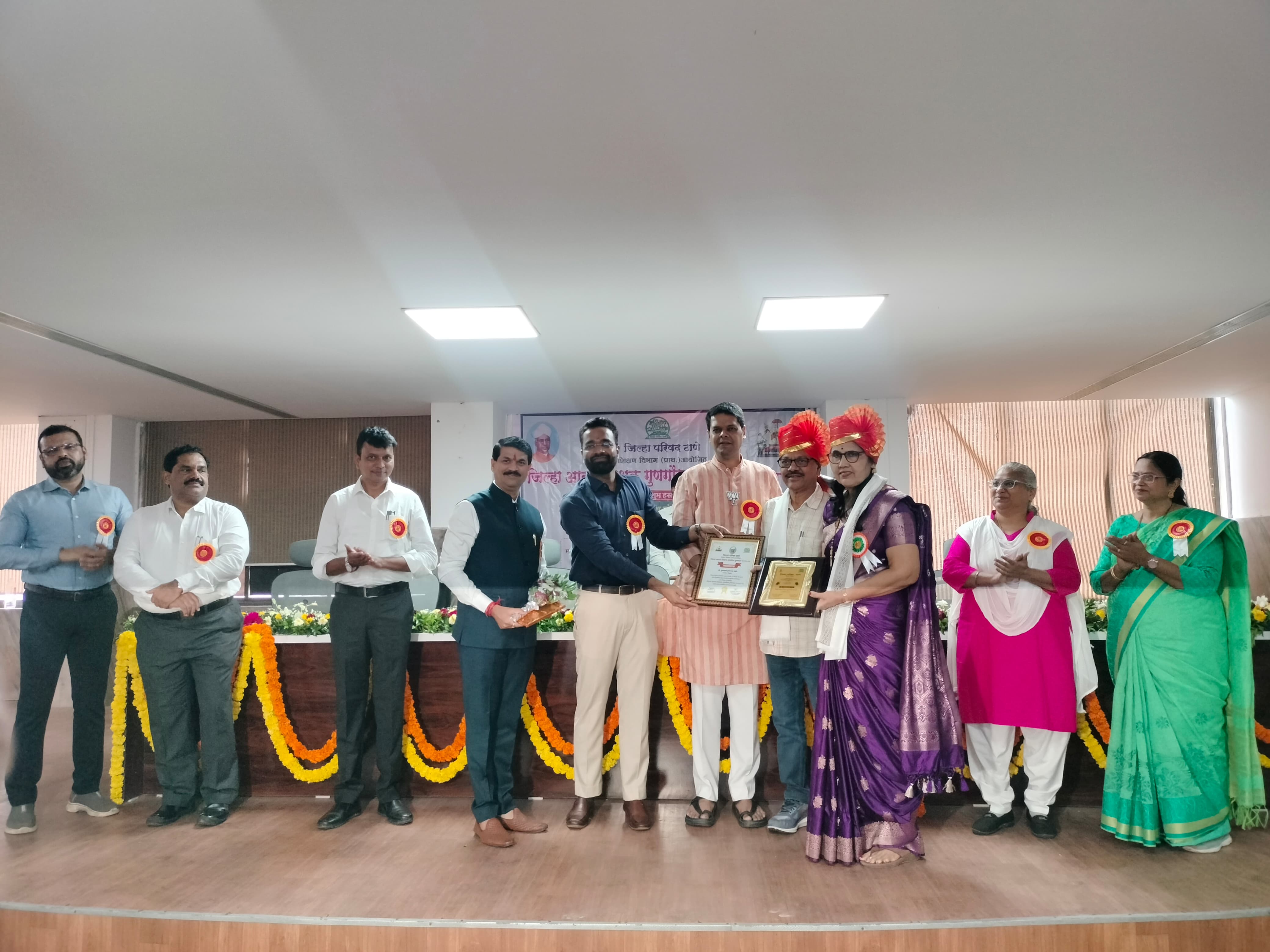 6 teachers honoured with ideal teacher award