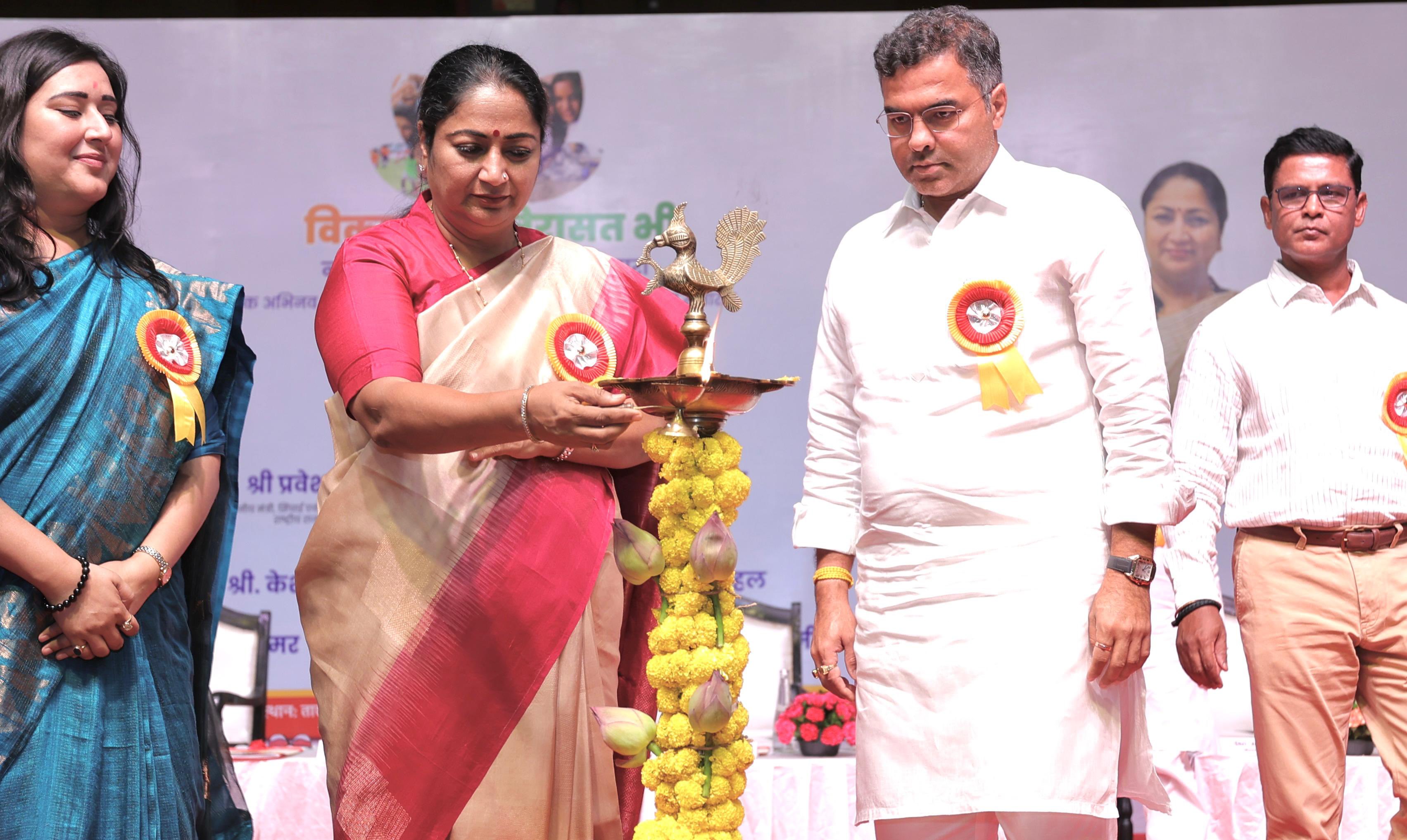 एनडीएमसी के ‘विकास भी, विरासत भी’ अभियान का शुभारंभ करते मुख्यमंत्री रेखा गुप्ता एनडीएमसी के ‘विकास भी, विरासत भी’ अभियान का शुभारंभ करते मुख्यमंत्री रेखा गुप्ता
