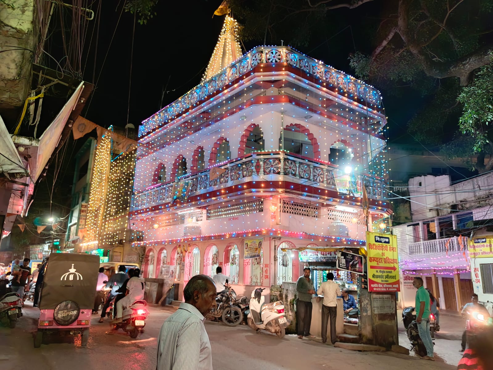 मठ मंदिर चौक स्थित गणेश मंदिर। मठ मंदिर चौक स्थित गणेश मंदिर।