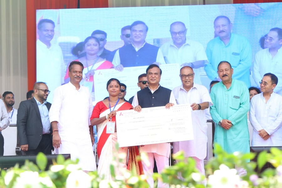 CM launching Mahila Udyamita Abhiyan in Dhekiajuli.