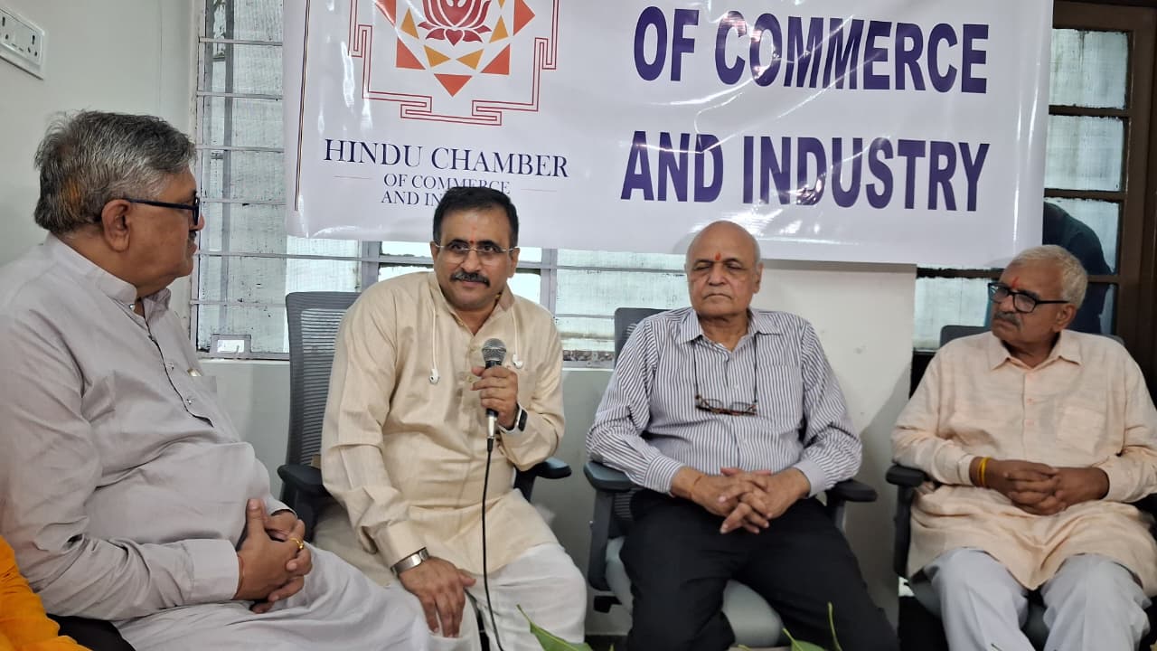 श्रम को सामाजिक प्रतिष्ठा मिले तो भारत विश्व गुरु बनेगा- मुकुल कानिटकर