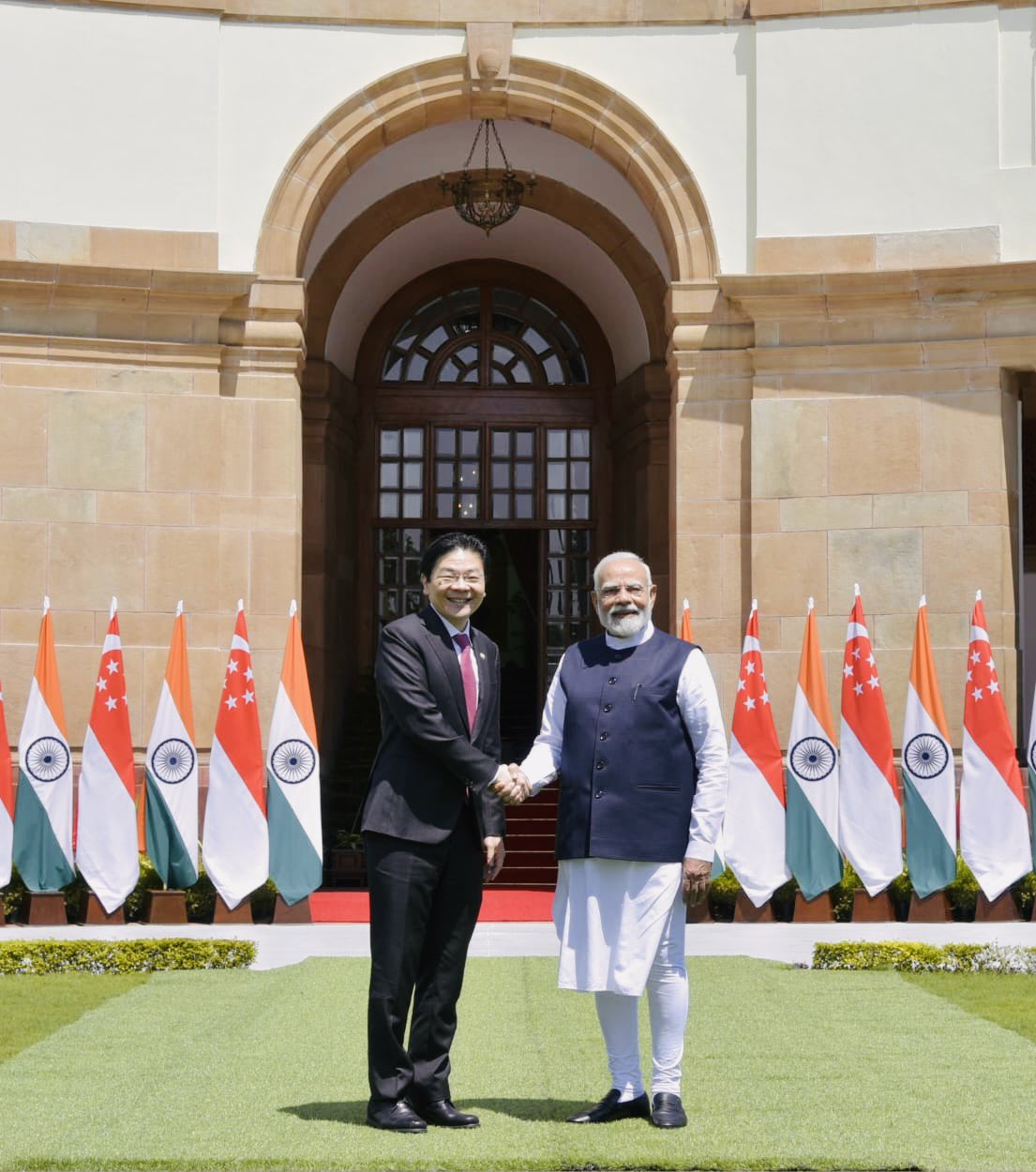 प्रधानमंत्री नरेन्द्र मोदी और सिंगापुर के प्रधानमंत्री लॉरेंस वोंग प्रधानमंत्री नरेन्द्र मोदी और सिंगापुर के प्रधानमंत्री लॉरेंस वोंग