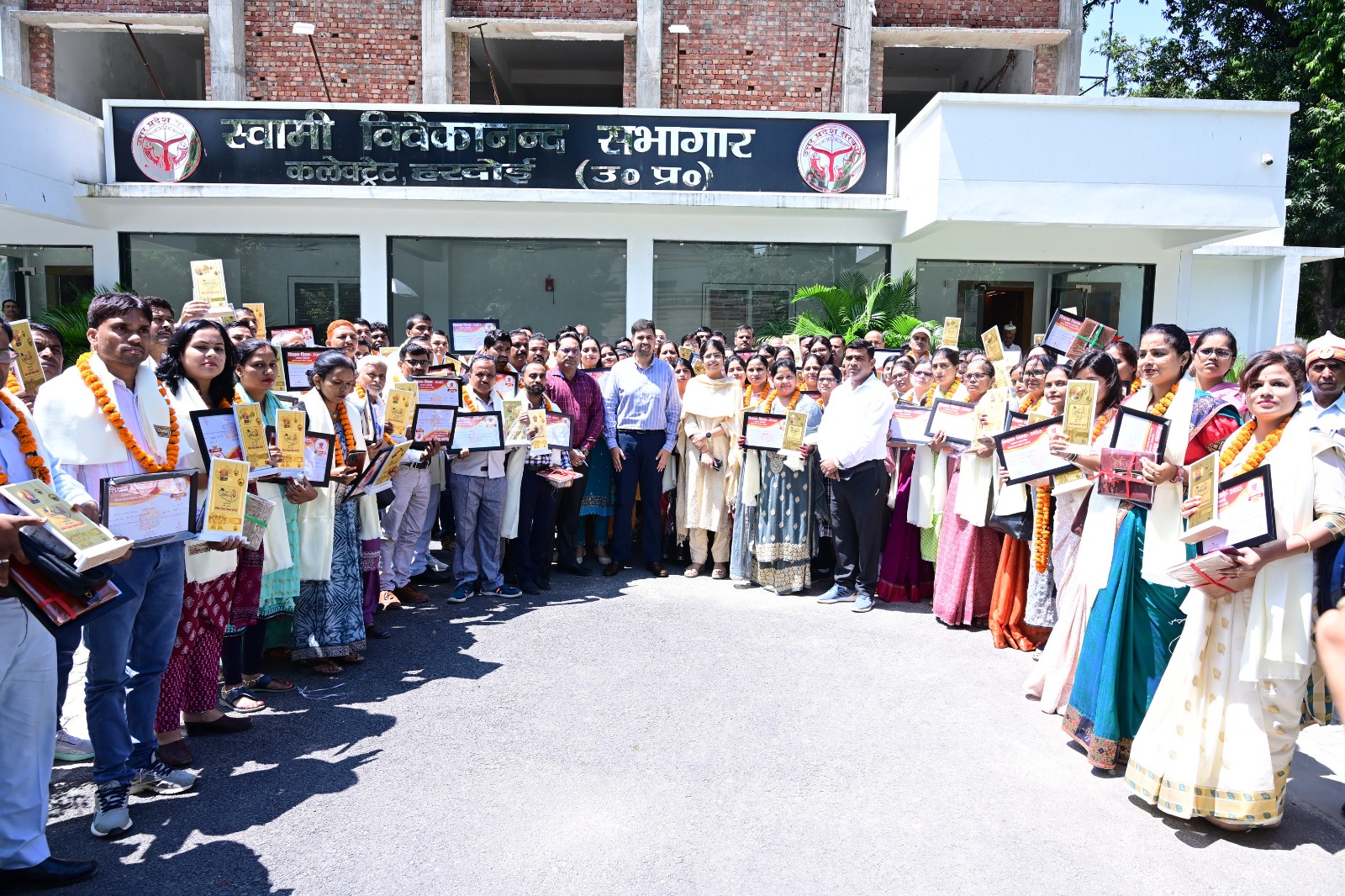 बच्चों के सर्वांगीण विकास के लिए शिक्षक अपना योगदान देते रहें: अनुनय झा बच्चों के सर्वांगीण विकास के लिए शिक्षक अपना योगदान देते रहें: अनुनय झा