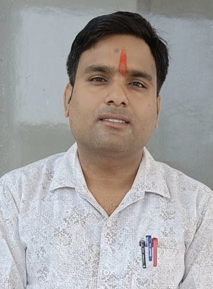 रशिक्षक टीकमचंद किरण। रशिक्षक टीकमचंद किरण।