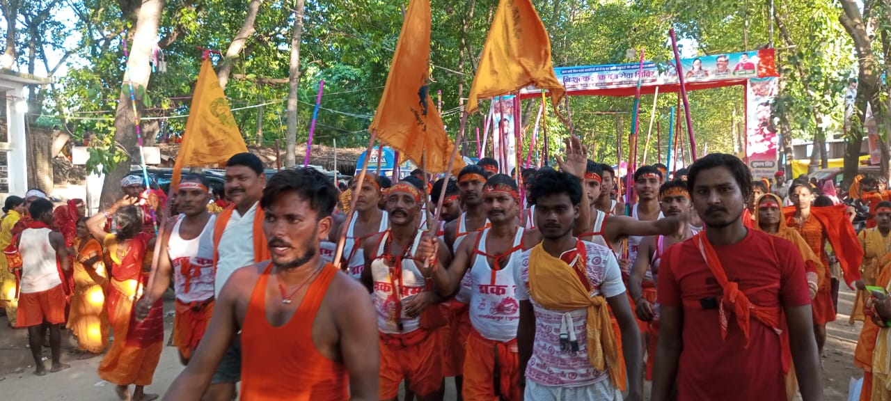 देवापुर से निकले डाक बम देवापुर से निकले डाक बम