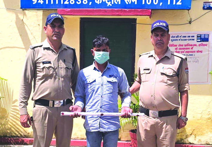 पुलिस गिरफ्त में आरोपित