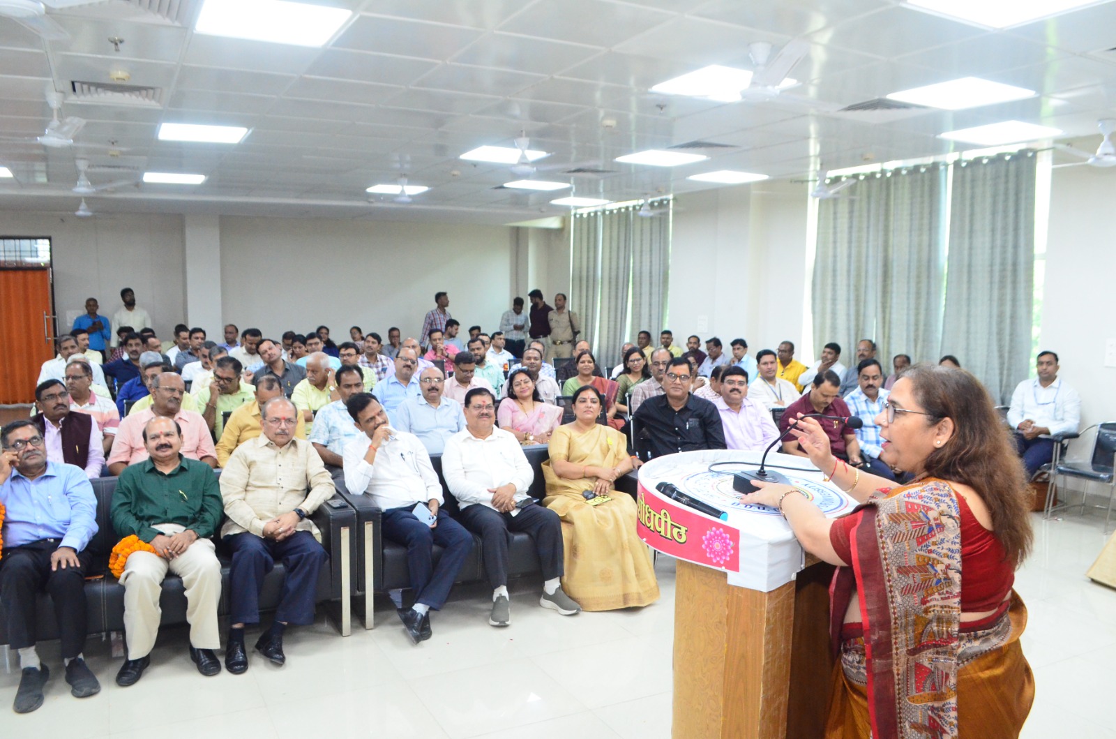 *शिक्षा जगत में अपनी महत्वपूर्ण उपलब्धियों और समर्पण के लिए सम्मानित हुए प्रोफेसर* *शिक्षा जगत में अपनी महत्वपूर्ण उपलब्धियों और समर्पण के लिए सम्मानित हुए प्रोफेसर*
