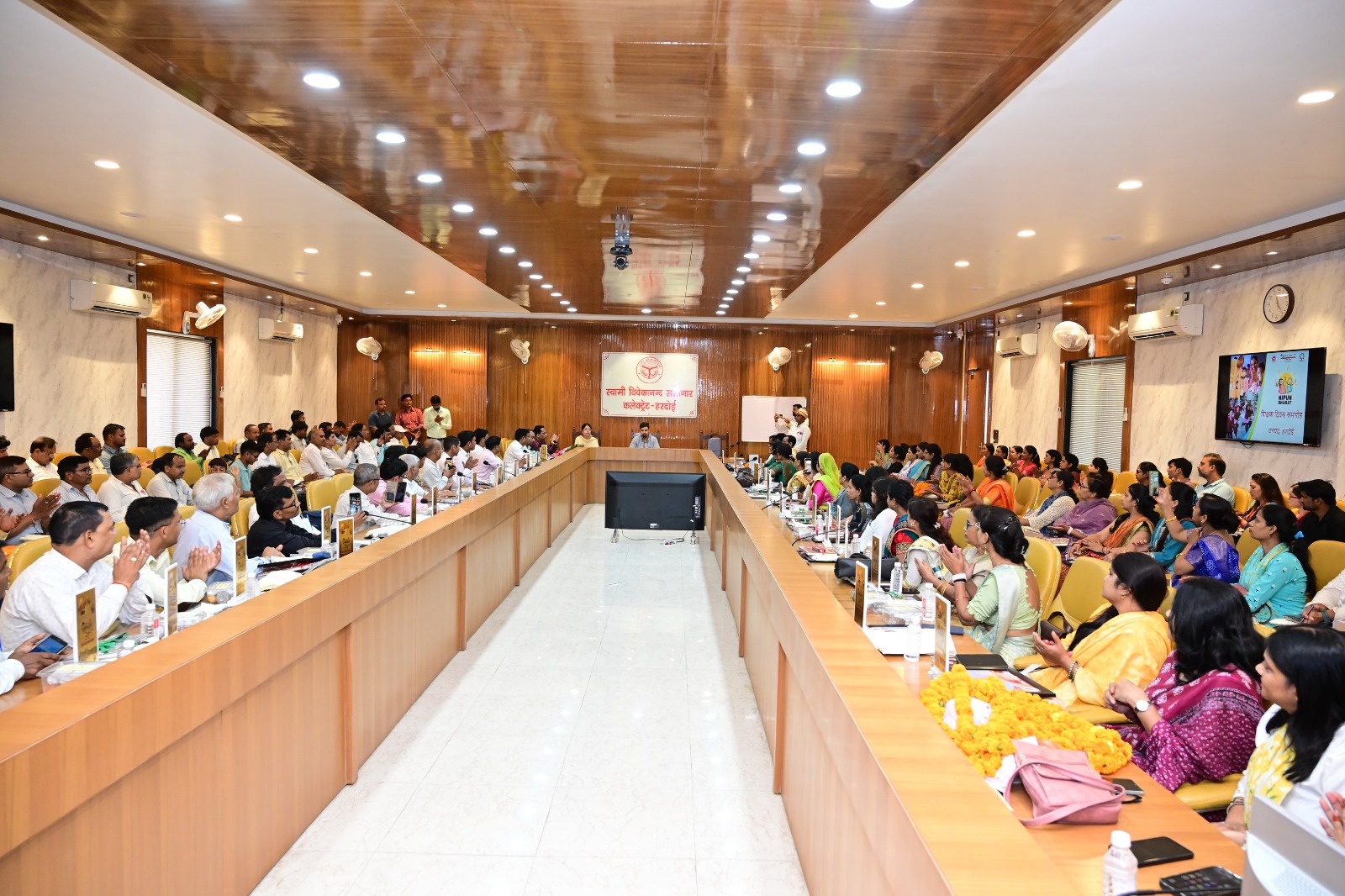 बच्चों के सर्वांगीण विकास के लिए शिक्षक अपना योगदान देते रहें: अनुनय झा बच्चों के सर्वांगीण विकास के लिए शिक्षक अपना योगदान देते रहें: अनुनय झा