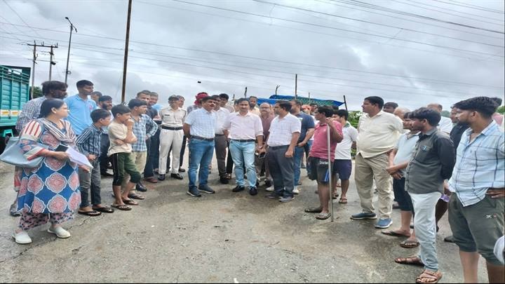 ग्वालियरः जिला प्रशासन ने ललियापुरा सहित जलभराव प्रभावित बस्तियों में तत्काल पहुंचाई राहत ग्वालियरः जिला प्रशासन ने ललियापुरा सहित जलभराव प्रभावित बस्तियों में तत्काल पहुंचाई राहत