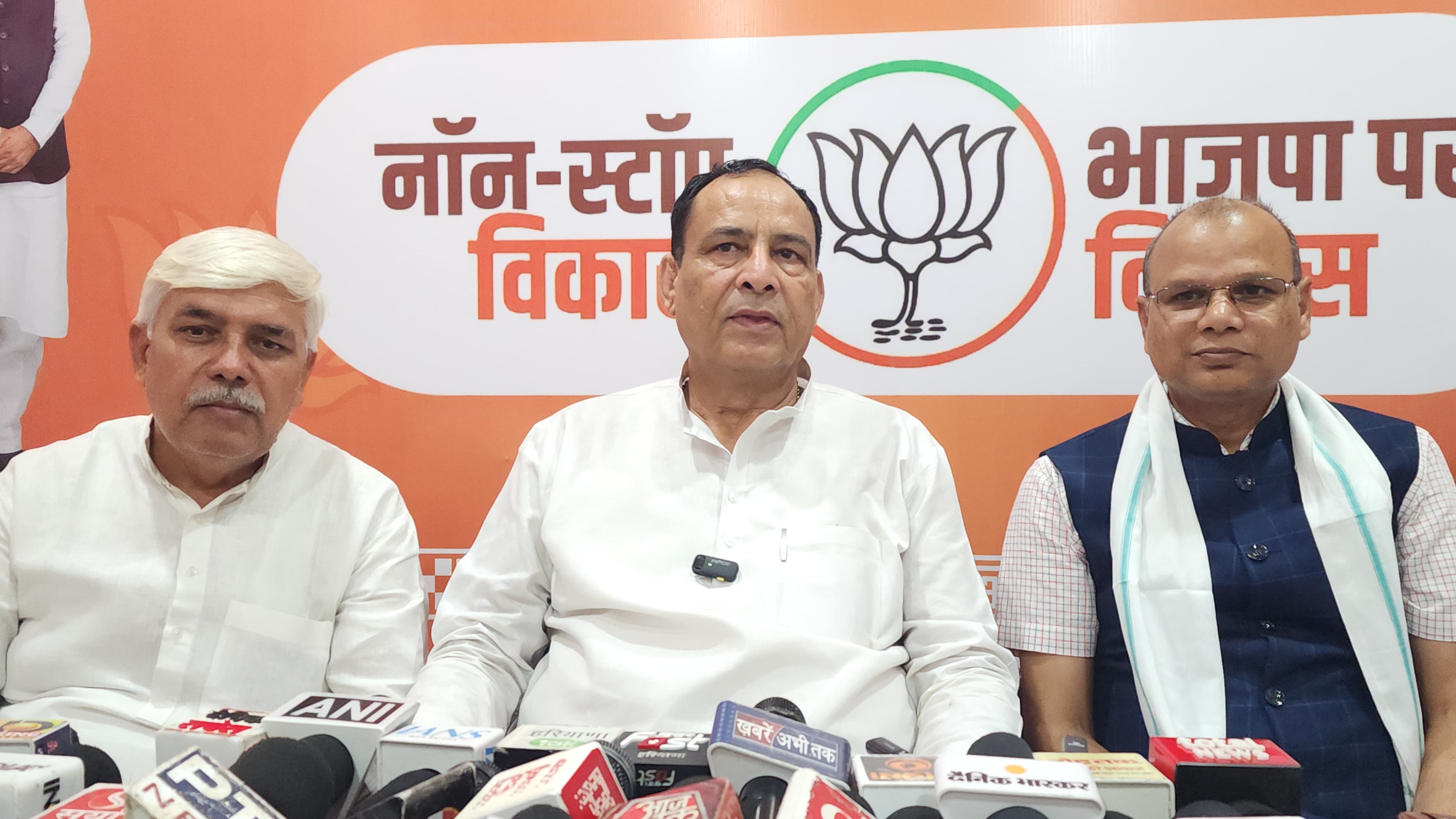 फोटो कैप्शन 5आरटीके1 : मंगल कमल कार्यालय में पत्रकारों से बातचीत करते भाजपा के प्रदेश अध्यक्ष मोहन लाल बडौली फोटो कैप्शन 5आरटीके1 : मंगल कमल कार्यालय में पत्रकारों से बातचीत करते भाजपा के प्रदेश अध्यक्ष मोहन लाल बडौली