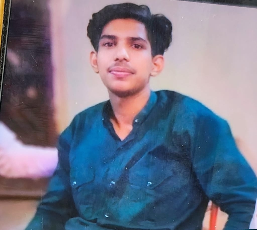मृतक लड़के की फाइल फोटो मृतक लड़के की फाइल फोटो