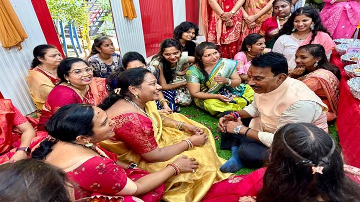 मंत्री सिलावट ने शासकीय कन्या हायर सेकेण्डरी सांवेर में मनाया शिक्षक दिवस मंत्री सिलावट ने शासकीय कन्या हायर सेकेण्डरी सांवेर में मनाया शिक्षक दिवस