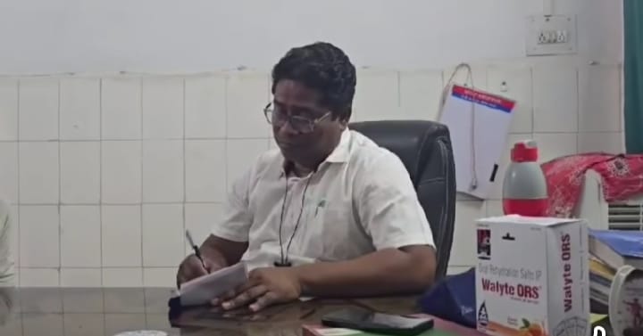 चिकित्सा अधिकारी मनोज सिंह
