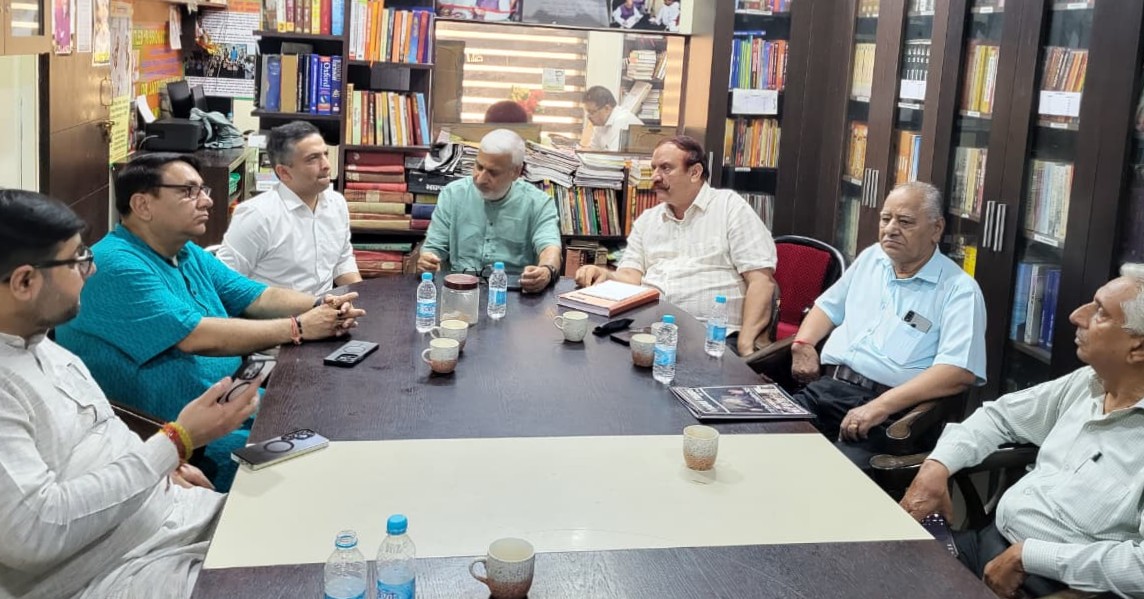 शाम लाल शर्मा ने भाजपा मुख्यालय में जन शिकायत शिविर लगाया