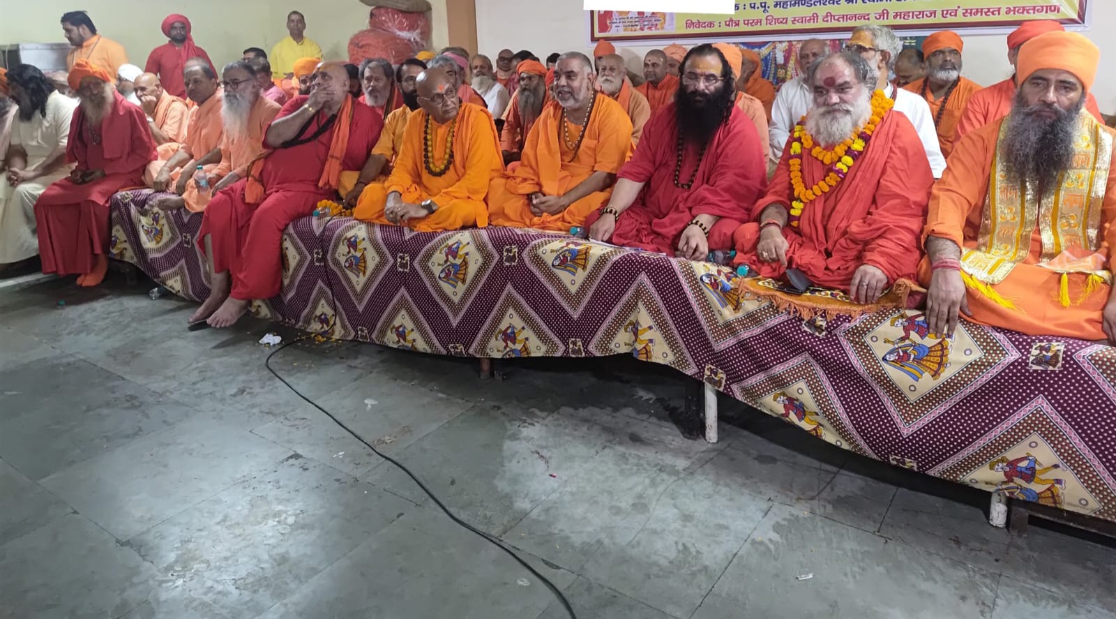 श्रद्धांजलि सभा में संत श्रद्धांजलि सभा में संत