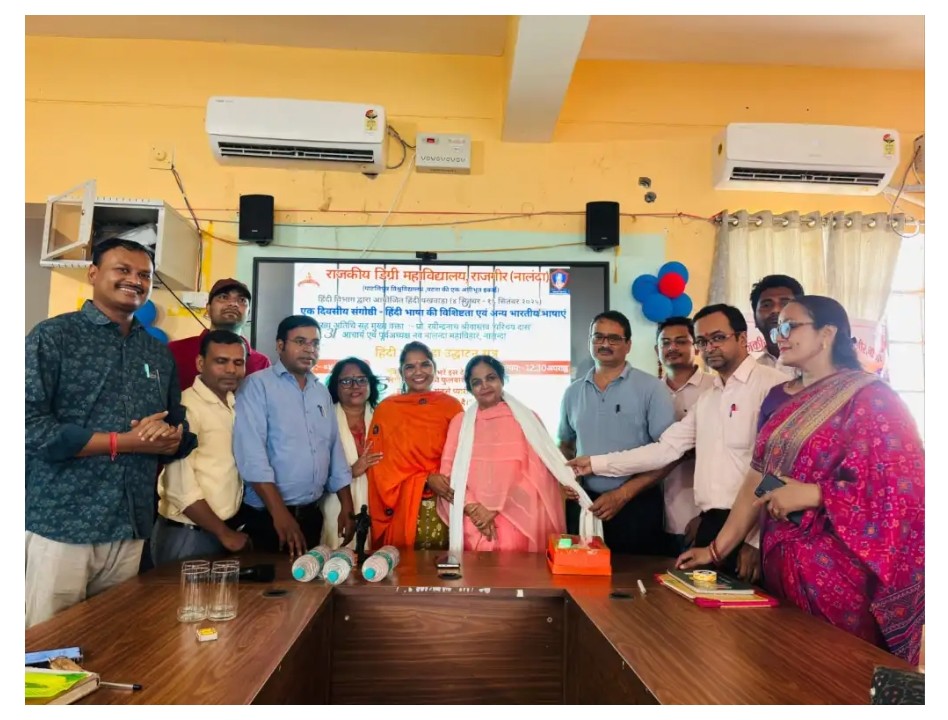 उद्घाटन समारोह में शामिल अधिकारी उद्घाटन समारोह में शामिल अधिकारी
