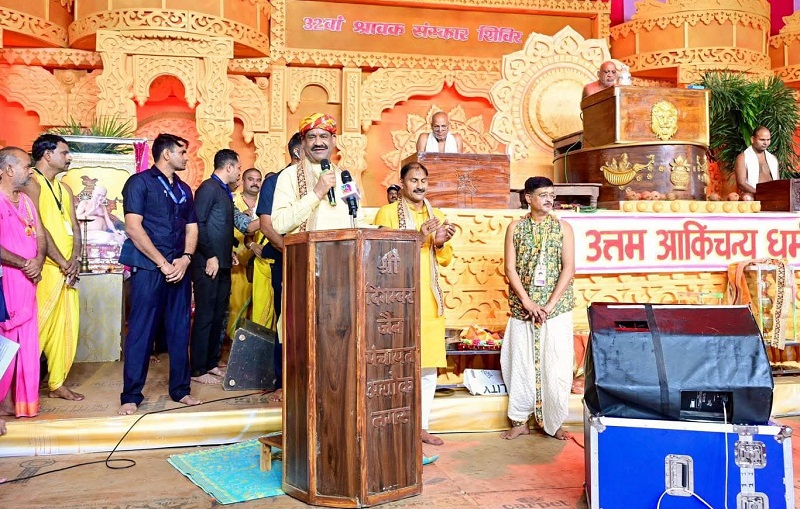 अशोकनगर जिले में दिगम्बर मुनि सुधा सागर महाराज के 32वें श्रावक संस्‍कार शिविर को संबोधित करते हुए लोकसभा अध्यक्ष