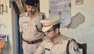 थाना का निरीक्षण करते एसपी