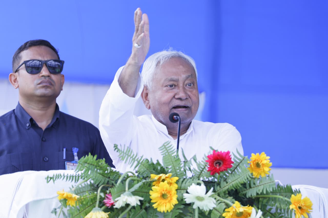 पटना के पालिगंज में कार्यकर्ताओं को सम्बोधित करते मुख्यमंत्री नीतीश पटना के पालिगंज में कार्यकर्ताओं को सम्बोधित करते मुख्यमंत्री नीतीश