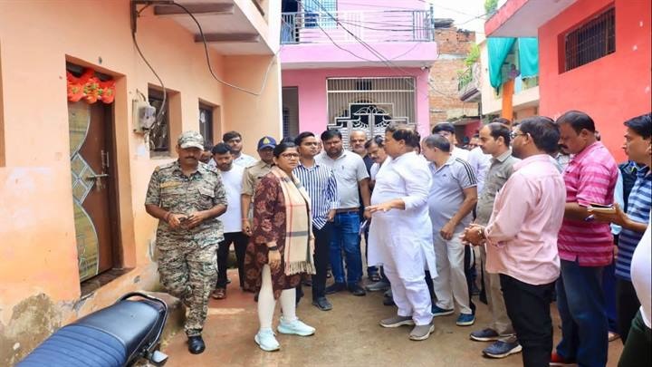 ग्वालियरः मंत्री तोमर ने कलेक्टर-निगम आयुक्त के साथ जल भराव वाले स्थानो का किया निरीक्षण