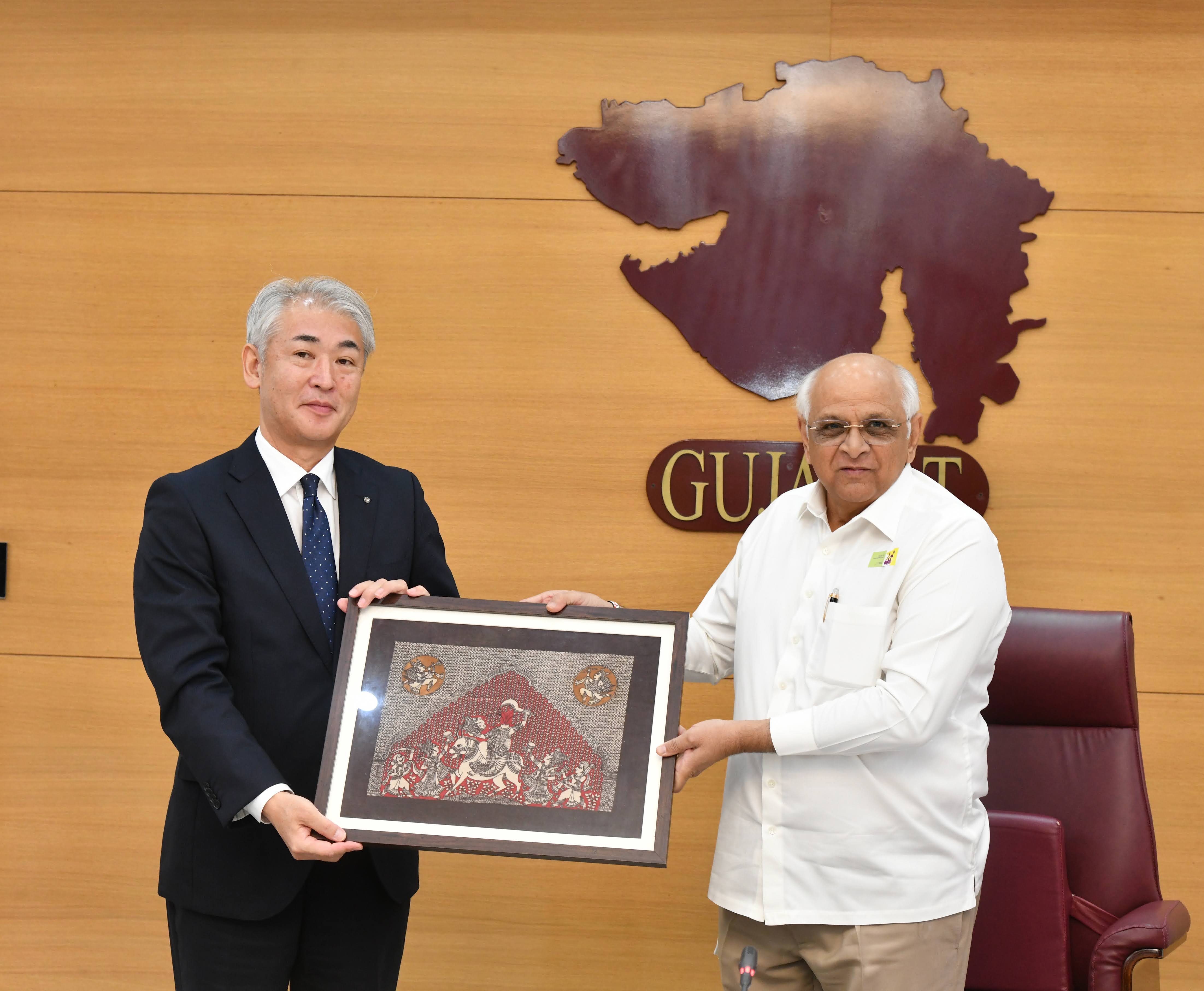 गांधीनगर में मुख्यमंत्री भूपेंद्र पटेल से भेंट की गांधीनगर में मुख्यमंत्री भूपेंद्र पटेल से भेंट की