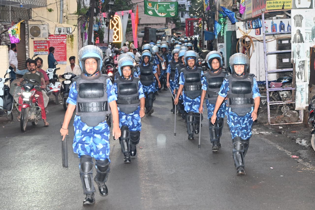 आर.ए.एफ. सहित पुलिस बल का फ्लैग मार्च आर.ए.एफ. सहित पुलिस बल का फ्लैग मार्च