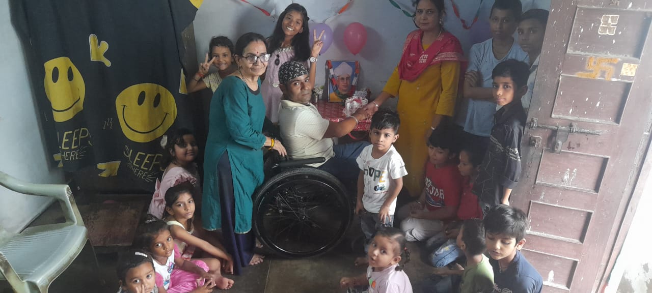भाजपा दिव्यांग प्रकोष्ठ प्रयागराज महानगर सह संयोजक राजा मेहरोत्रा एवं बच्चों द्वारा डॉ.सर्वपल्ली राधाकृष्णन का जन्म दिन मनाने का छाया चित्र भाजपा दिव्यांग प्रकोष्ठ प्रयागराज महानगर सह संयोजक राजा मेहरोत्रा एवं बच्चों द्वारा डॉ.सर्वपल्ली राधाकृष्णन का जन्म दिन मनाने का छाया चित्र