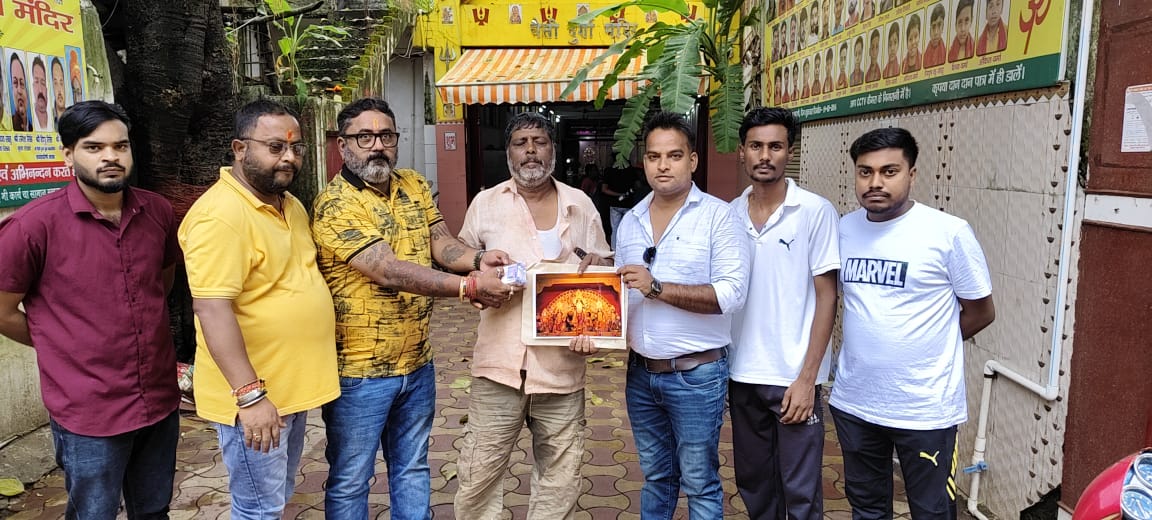 सहयोग राशि देते किशोर साहू समेत अन्‍य